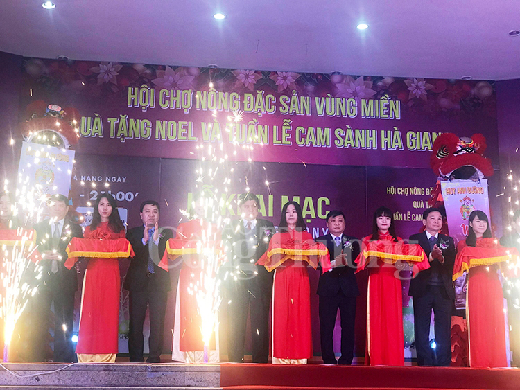 Khai mạc Hội chợ đặc sản vùng miền, quà tặng Noel và Tuần lễ cam sành Hà Giang 2017